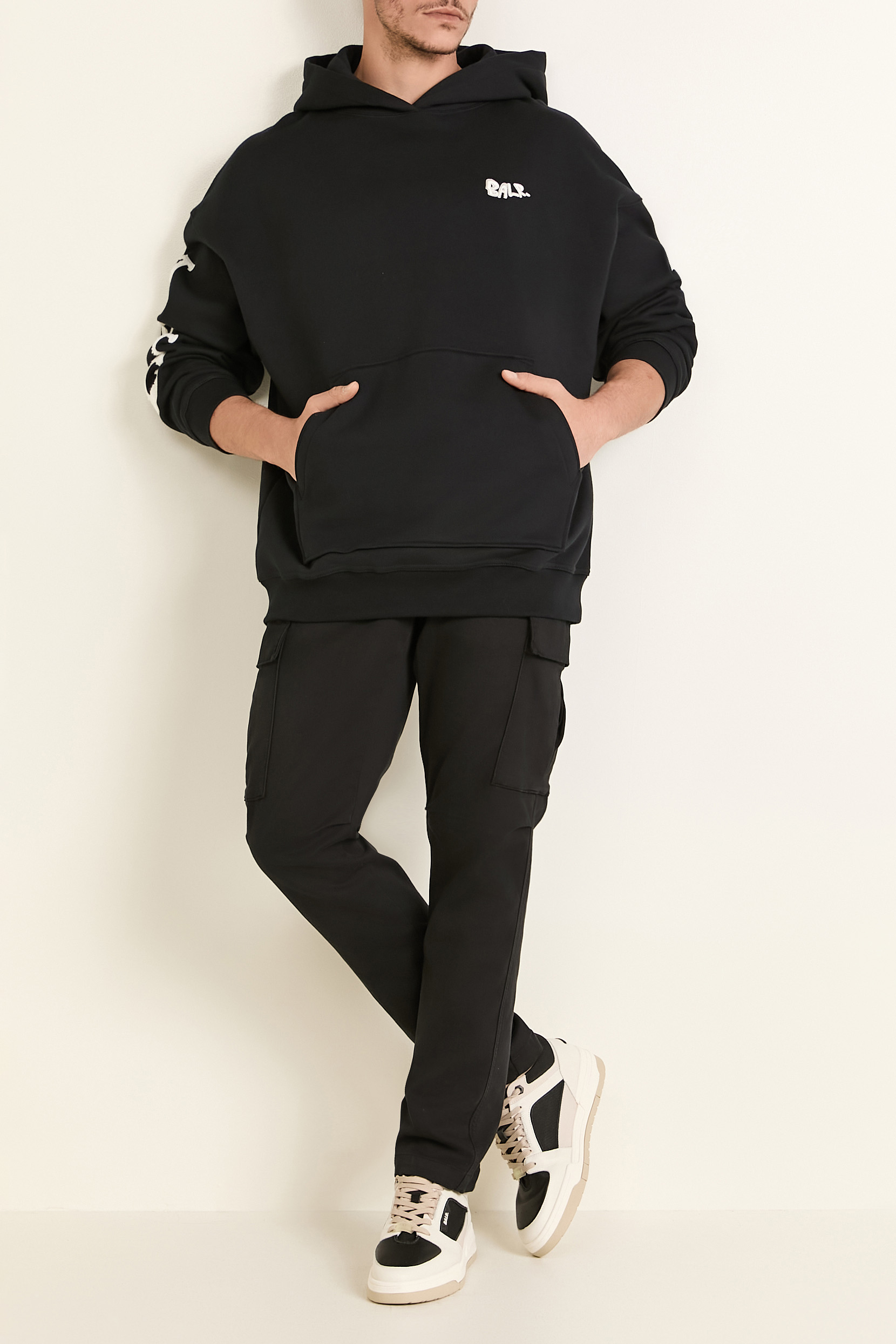 סווטשירט קפוצ'ון עם פאץ' אחורי